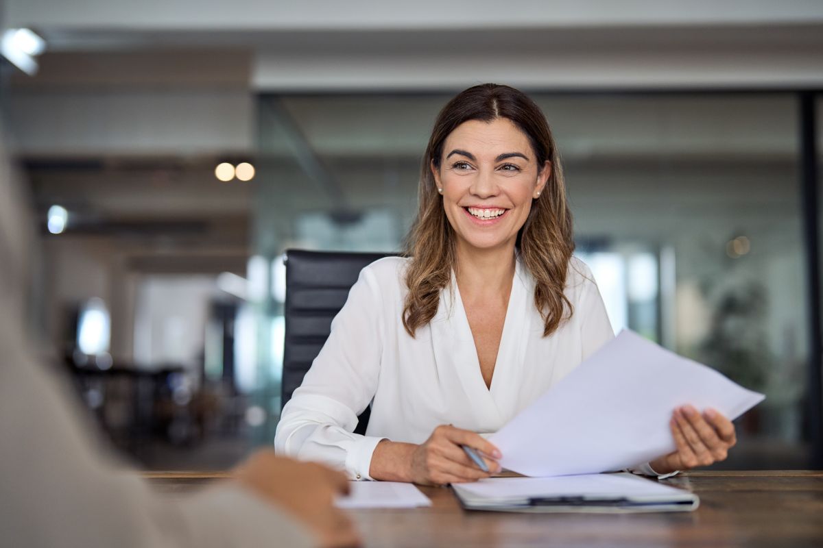 Smiling,Mature,Business,Woman,Hr,Holding,Cv,Document,At,Job