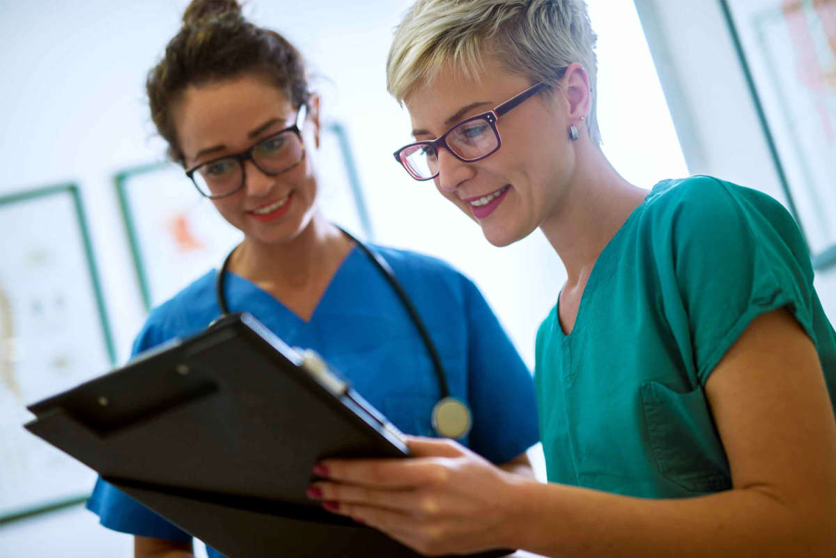 Close,Up,View,Of,Two,Professional,Nurses,With,Eyeglasses,Checking