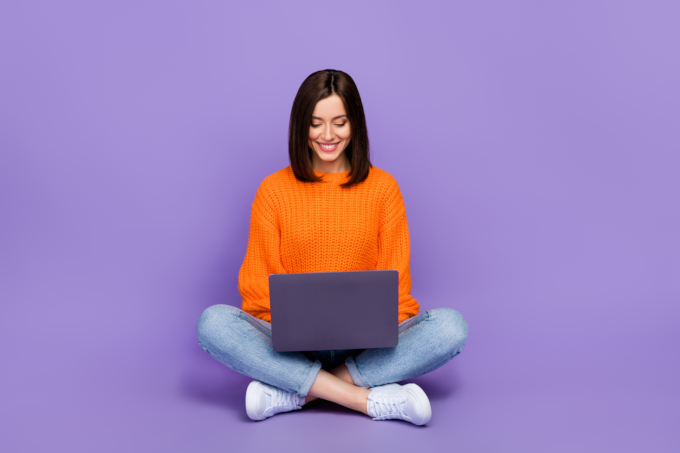 Full,Length,Photo,Of,Nice,Young,Lady,Sit,Floor,Work